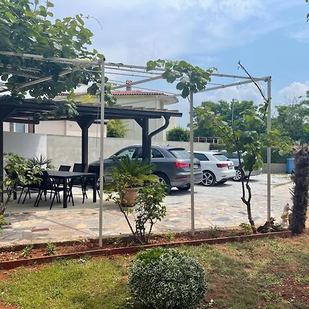 In Mit Garten Und Grill Fazana