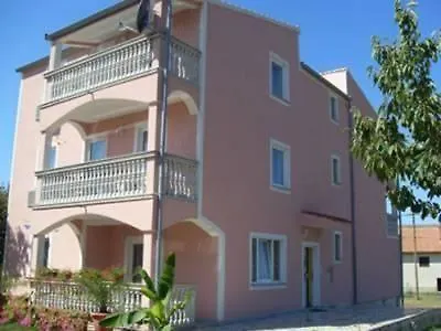 Apartment In Mit Garten Und Grill